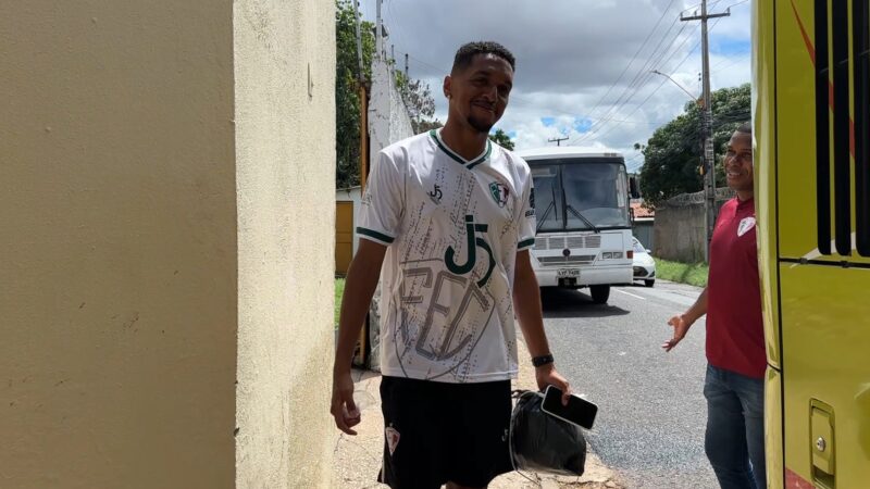 Fluminense-PI embarca para jogo contra Tirol, e meia é relacionado e deve reestrear pelo clube