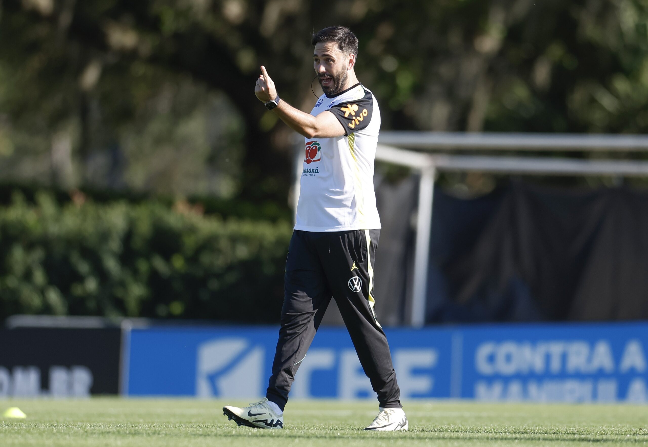 Ex-técnico do Botafogo e auxiliar da Seleção, Davide Ancelotti entra na mira de clube francês