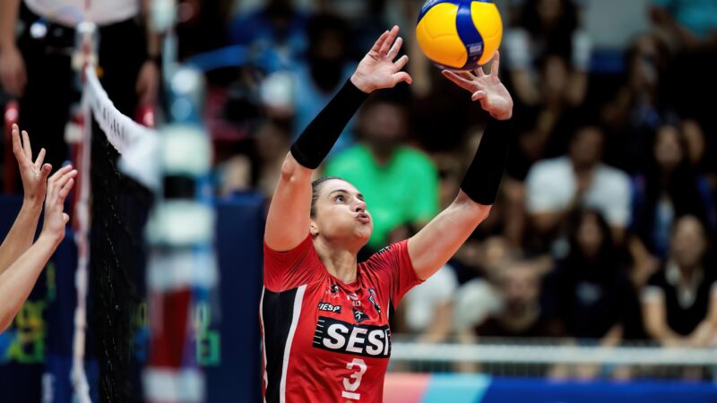 Dani Lins renova contrato e vai para a 8ª temporada no Sesi-Bauru