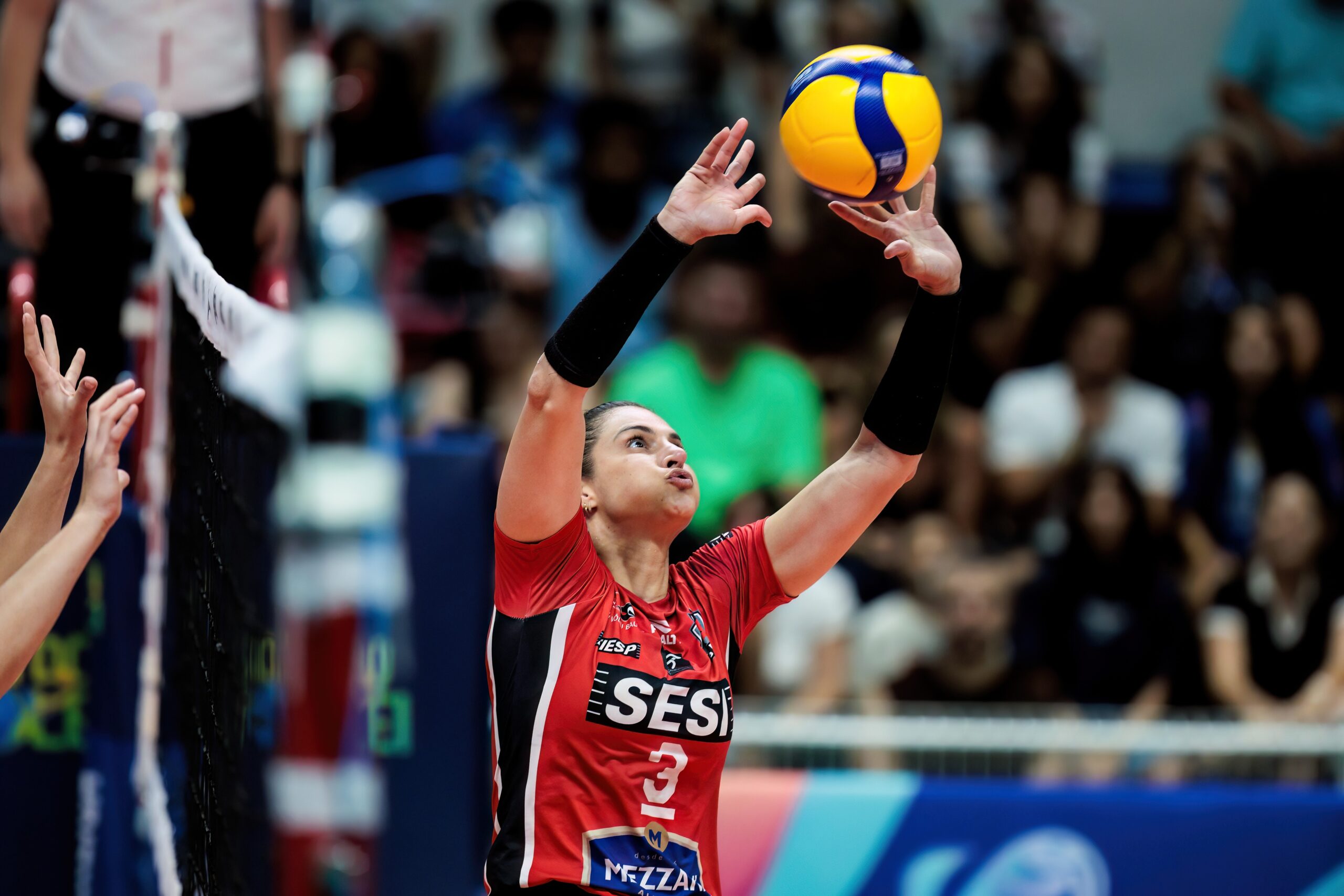 Dani Lins renova contrato e vai para a 8ª temporada no Sesi-Bauru