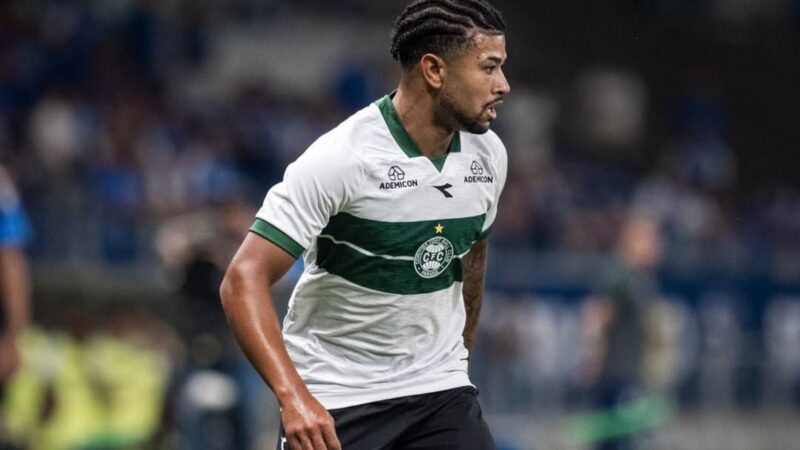 Suspenso contra o Santos, Lucas Ronier vai passar por exames após lesão na Copa do Brasil