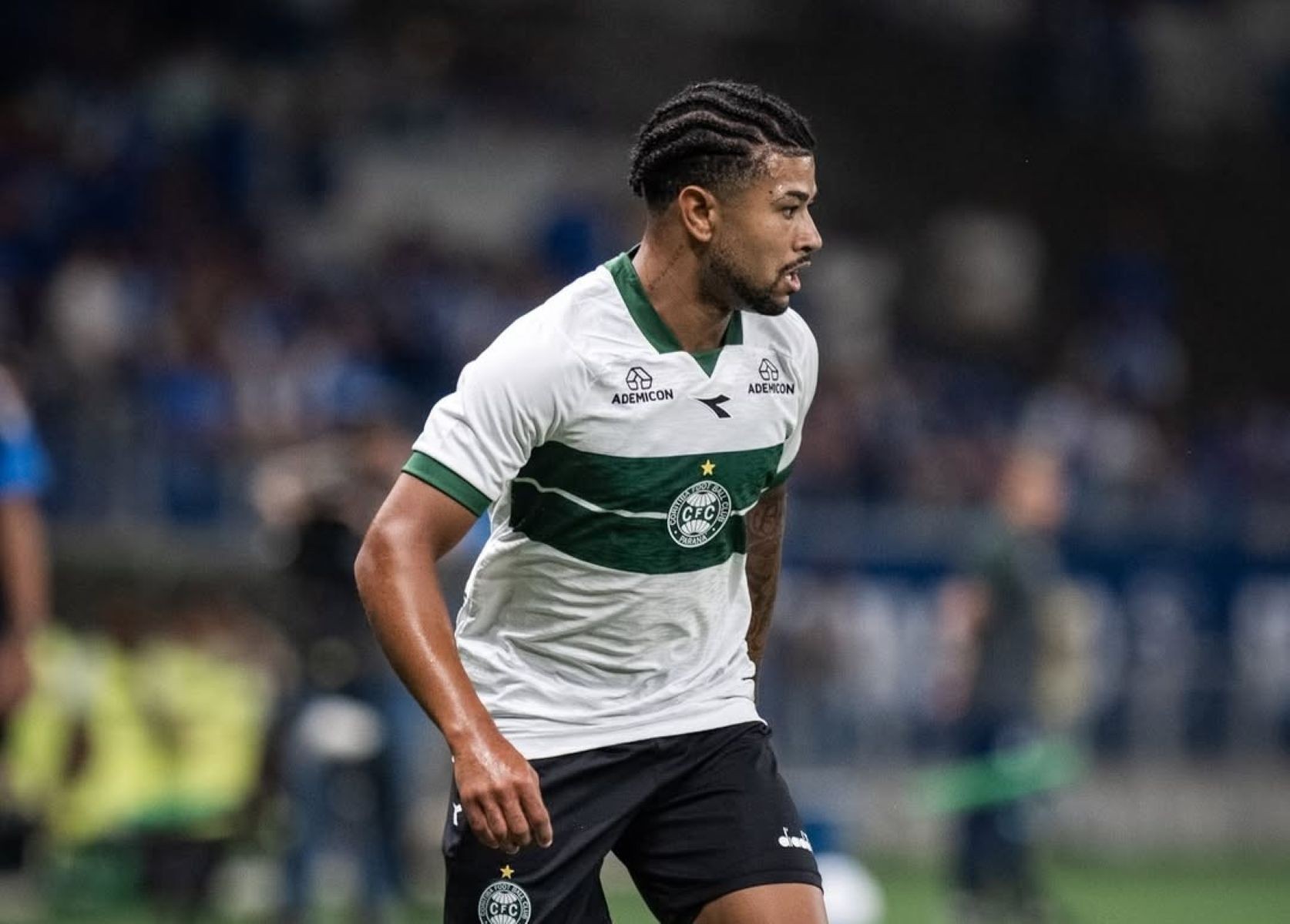 Suspenso contra o Santos, Lucas Ronier vai passar por exames após lesão na Copa do Brasil