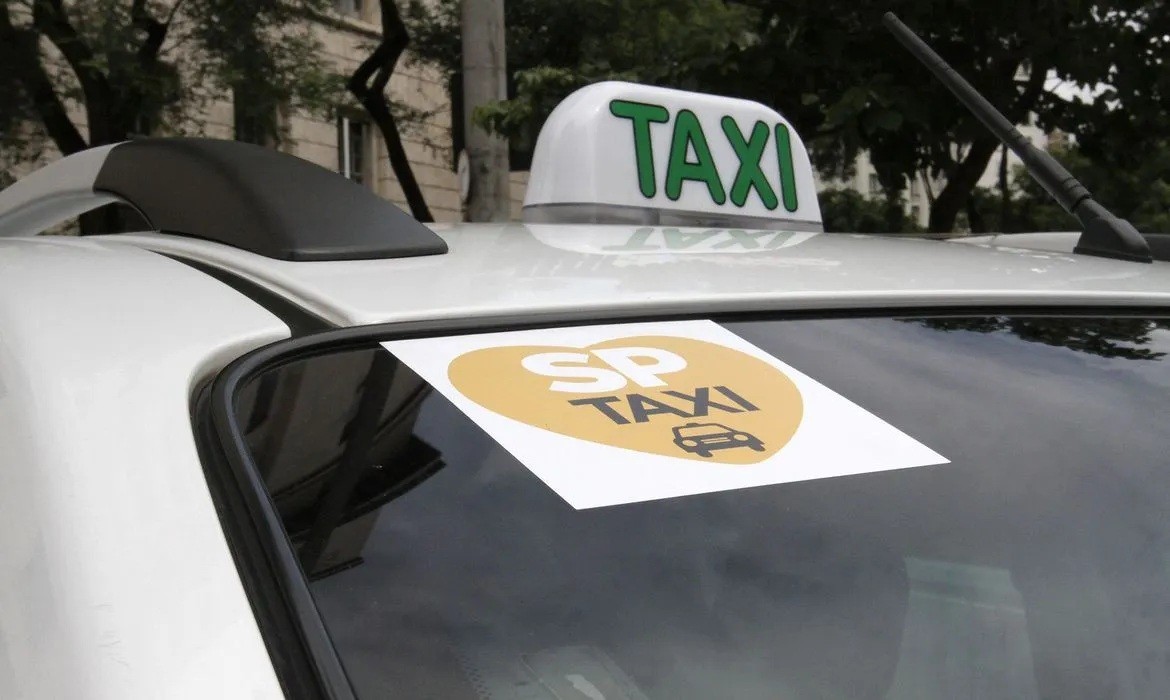 Lula anuncia R$ 30 bilhões em crédito para compra de carros por motoristas de aplicativo e taxistas