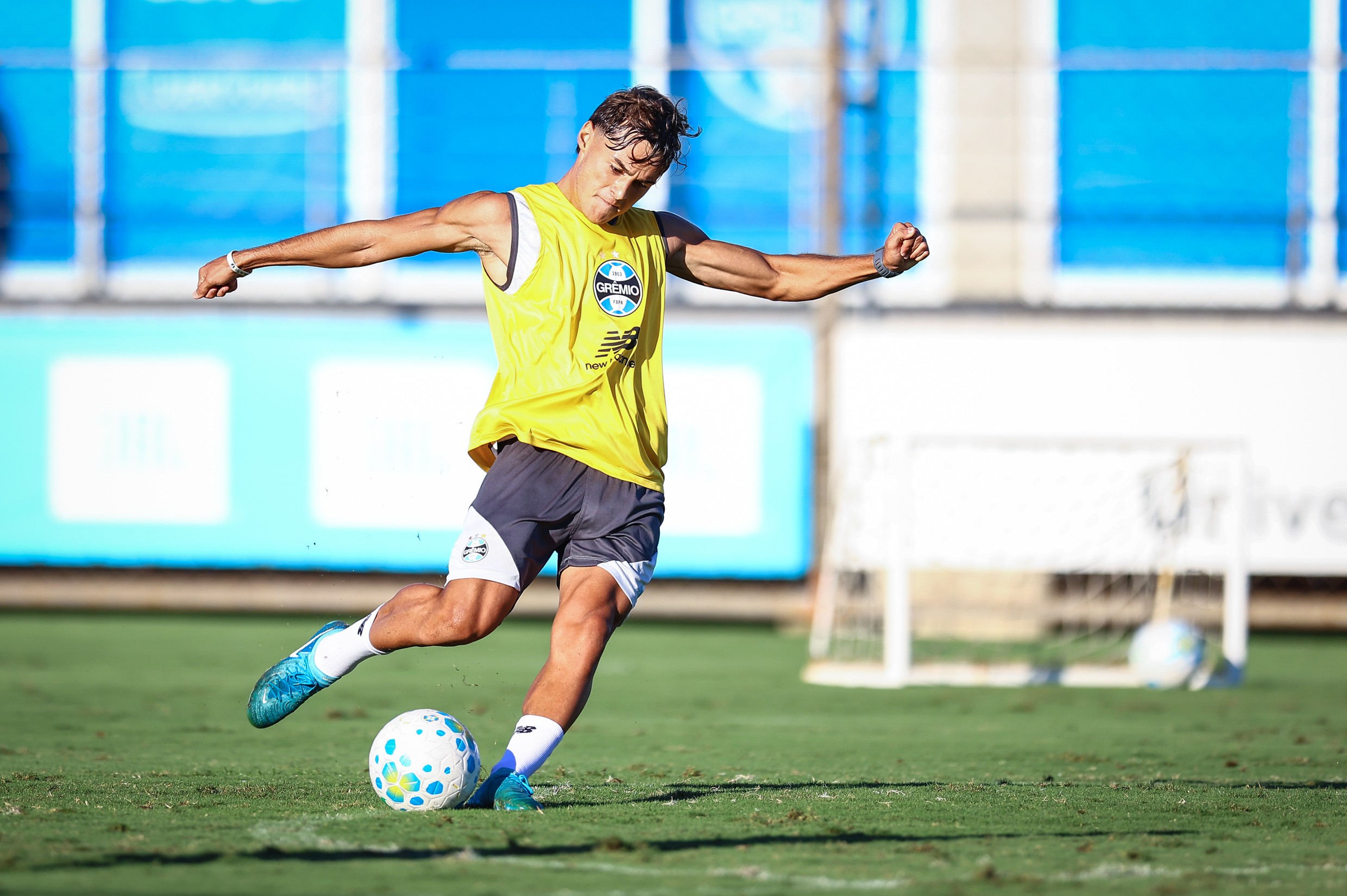 Jovem pode reaparecer no Grêmio? Veja as opções para o meio-campo sem Arthur e Nardoni