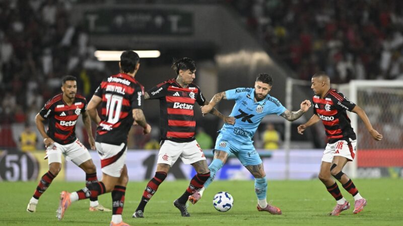 De olho em Danilo, Flamengo antevê problemas e monitora reforço para o meio campo