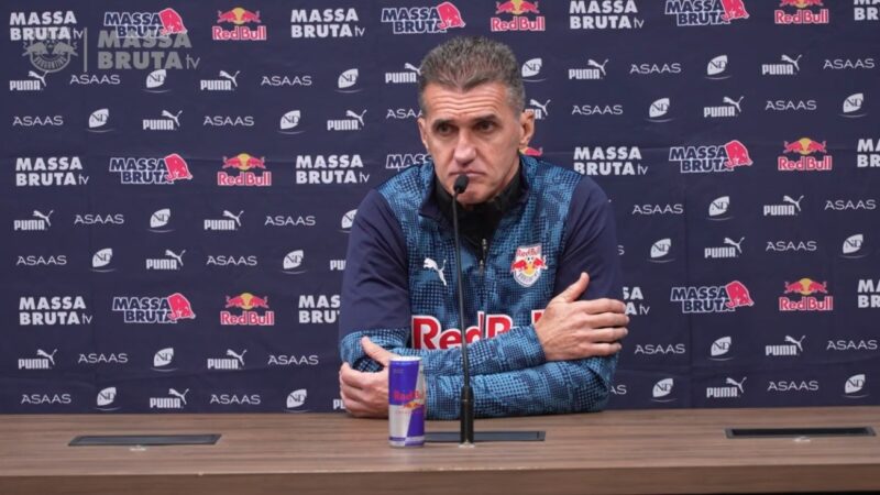 “Ficamos muito abaixo”, diz Vagner Mancini sobre desempenho do Bragantino contra o Santos