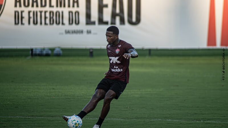 Cacá sente desconforto muscular e está fora de Fluminense x Vitória pelo Brasileiro