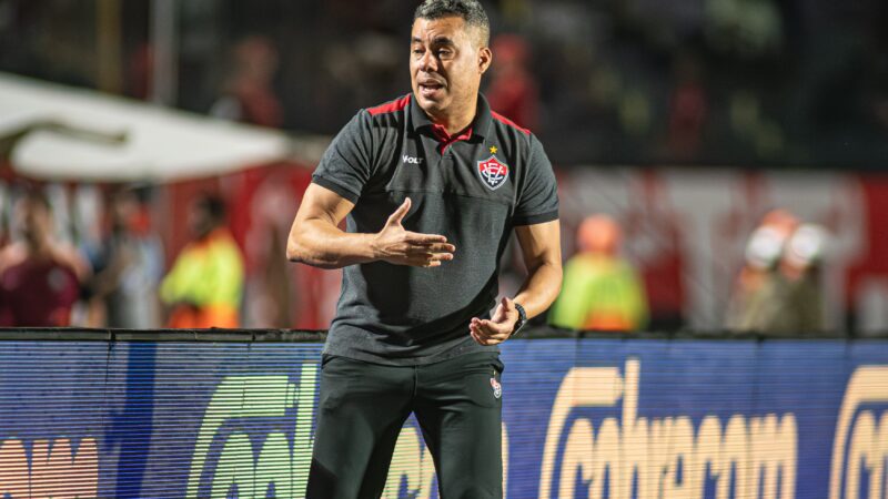 Jair Ventura elogia mobilização do Vitória contra o Flamengo e cita arbitragem: “Aquilo nos uniu”