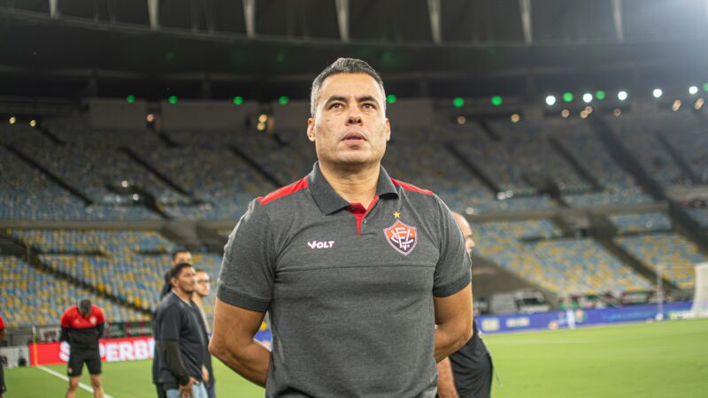 Jair Ventura diz que Vitória fez “jogo espetacular” e diz: “Rabisca aquela do professor pardal”