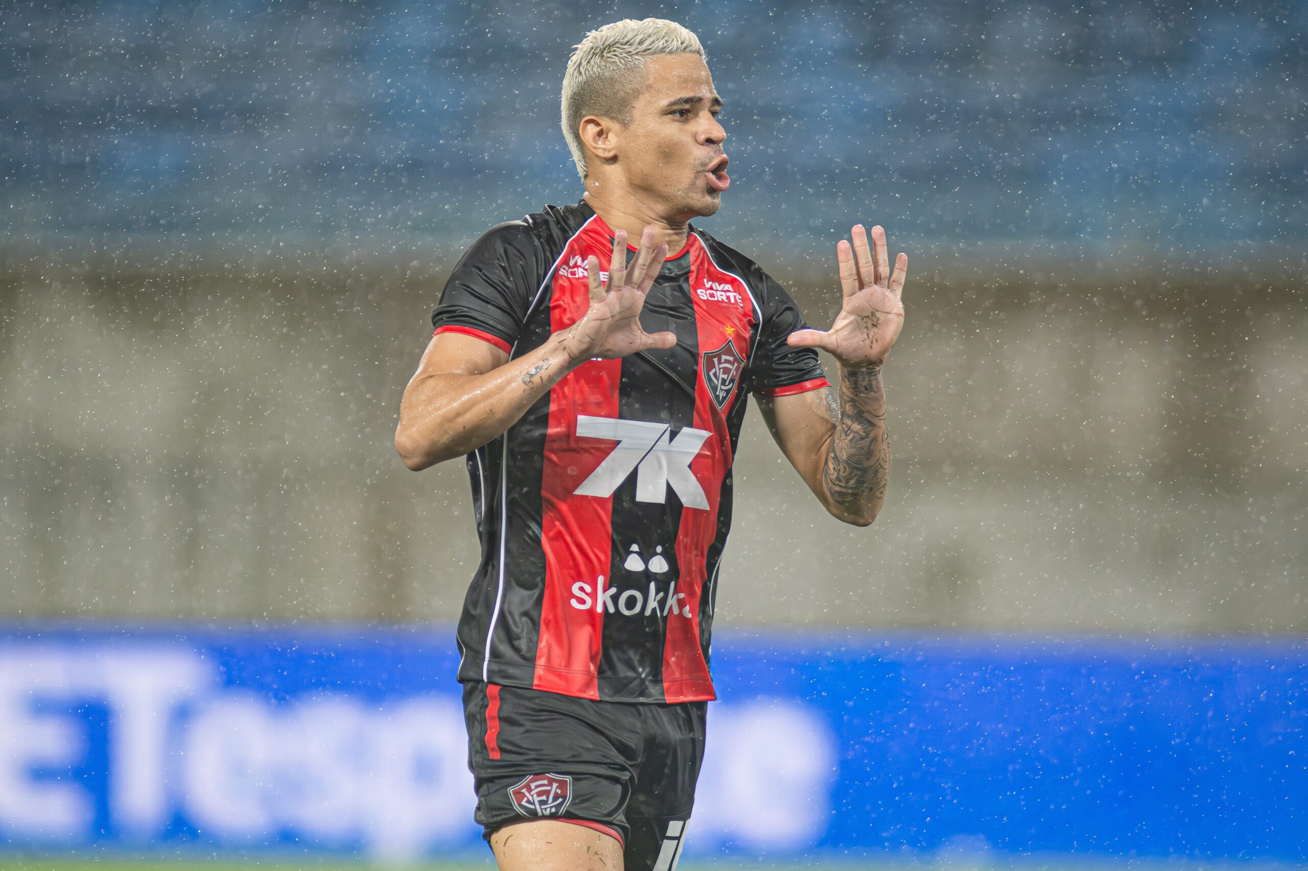 Primeiro jogador da Série A a atingir “duplo-duplo” em 2026, Erick completa 100 jogos pelo Vitória