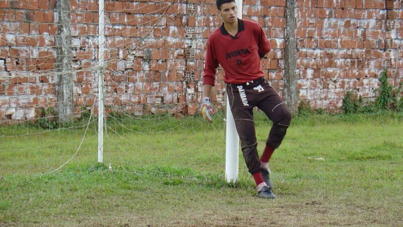 Cria de região periférica e goleiro histórico do Acre: conheça a trajetória improvável de Weverton