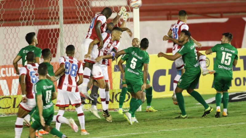 Náutico e Cuiabá voltam a se enfrentar após seis anos; no último duelo, Timbu tinha Vinícius e Hélio