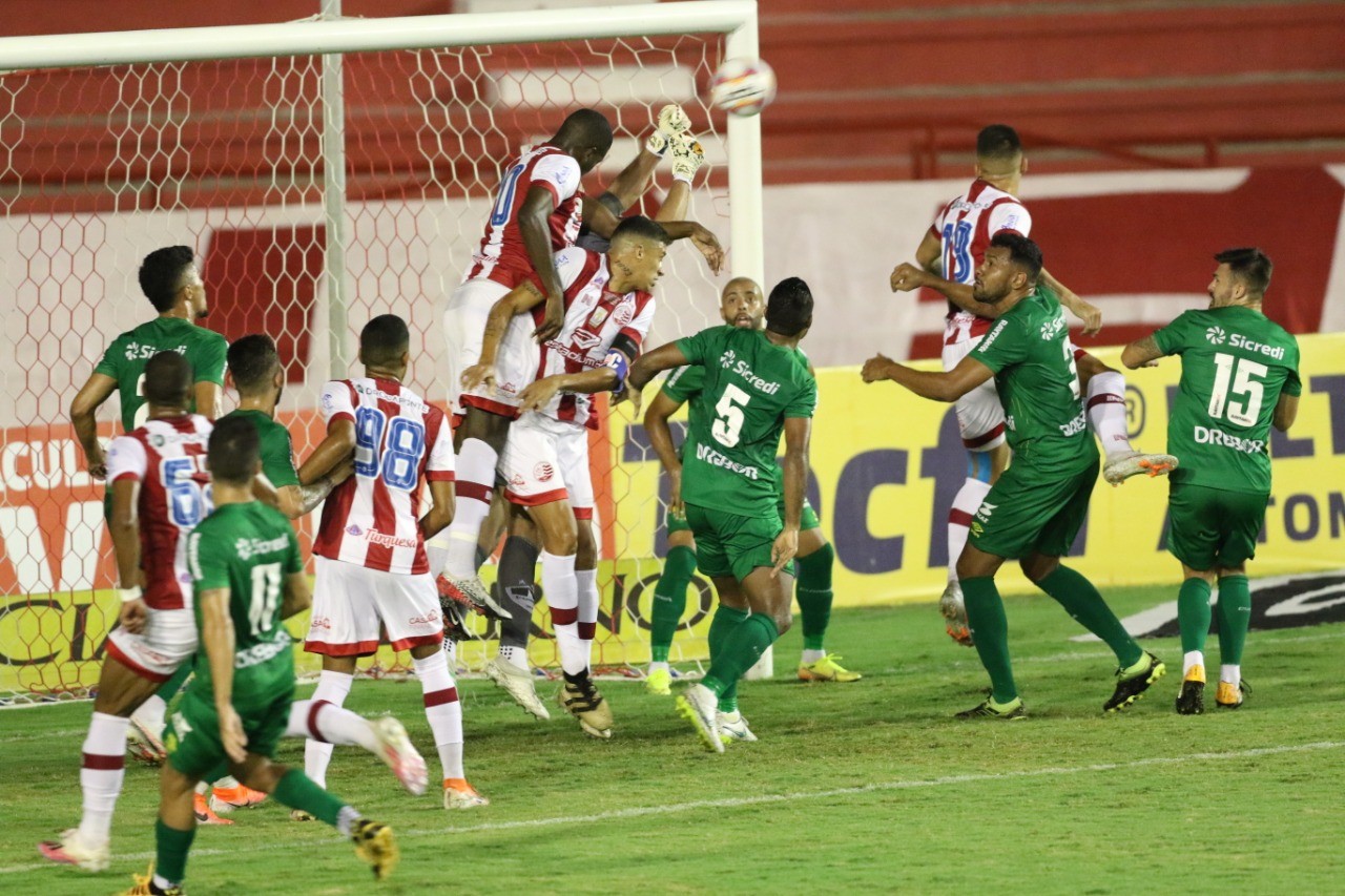 Náutico e Cuiabá voltam a se enfrentar após seis anos; no último duelo, Timbu tinha Vinícius e Hélio
