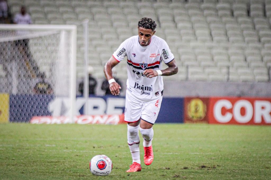 Moto Club recebe Marquinho Carioca e reforça lateral para o Superclássico