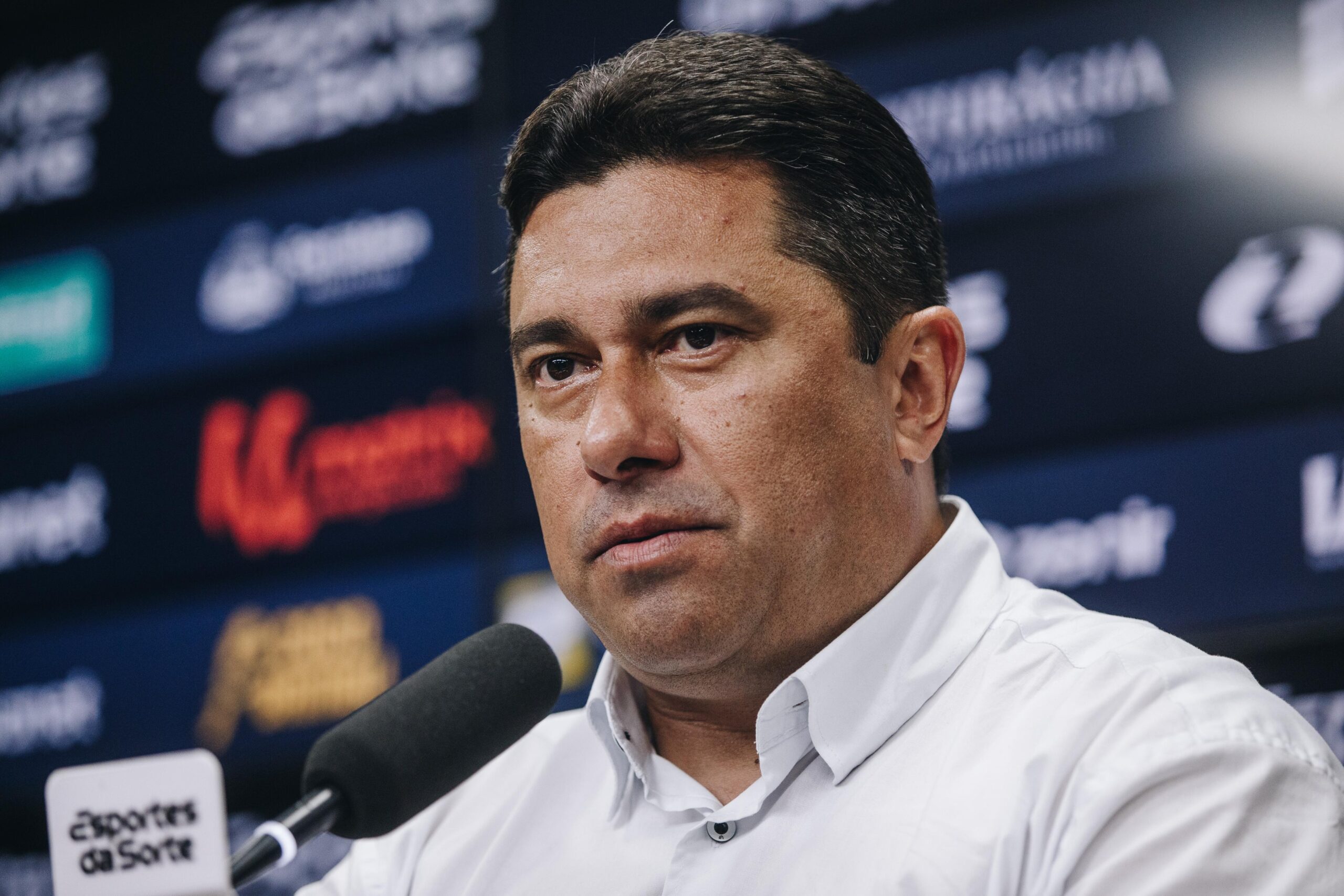 Grupo de conselheiros protocola pedido de impeachment de presidente do Ceará; veja próximos passos