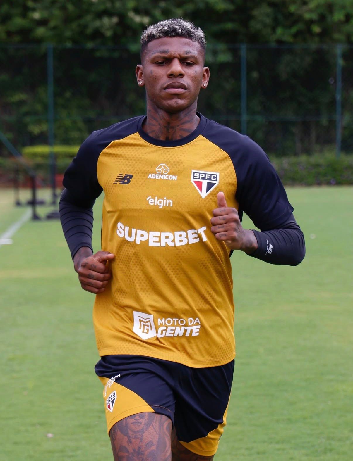 Arboleda alega segregação e pede para ser reintegrado pelo São Paulo
