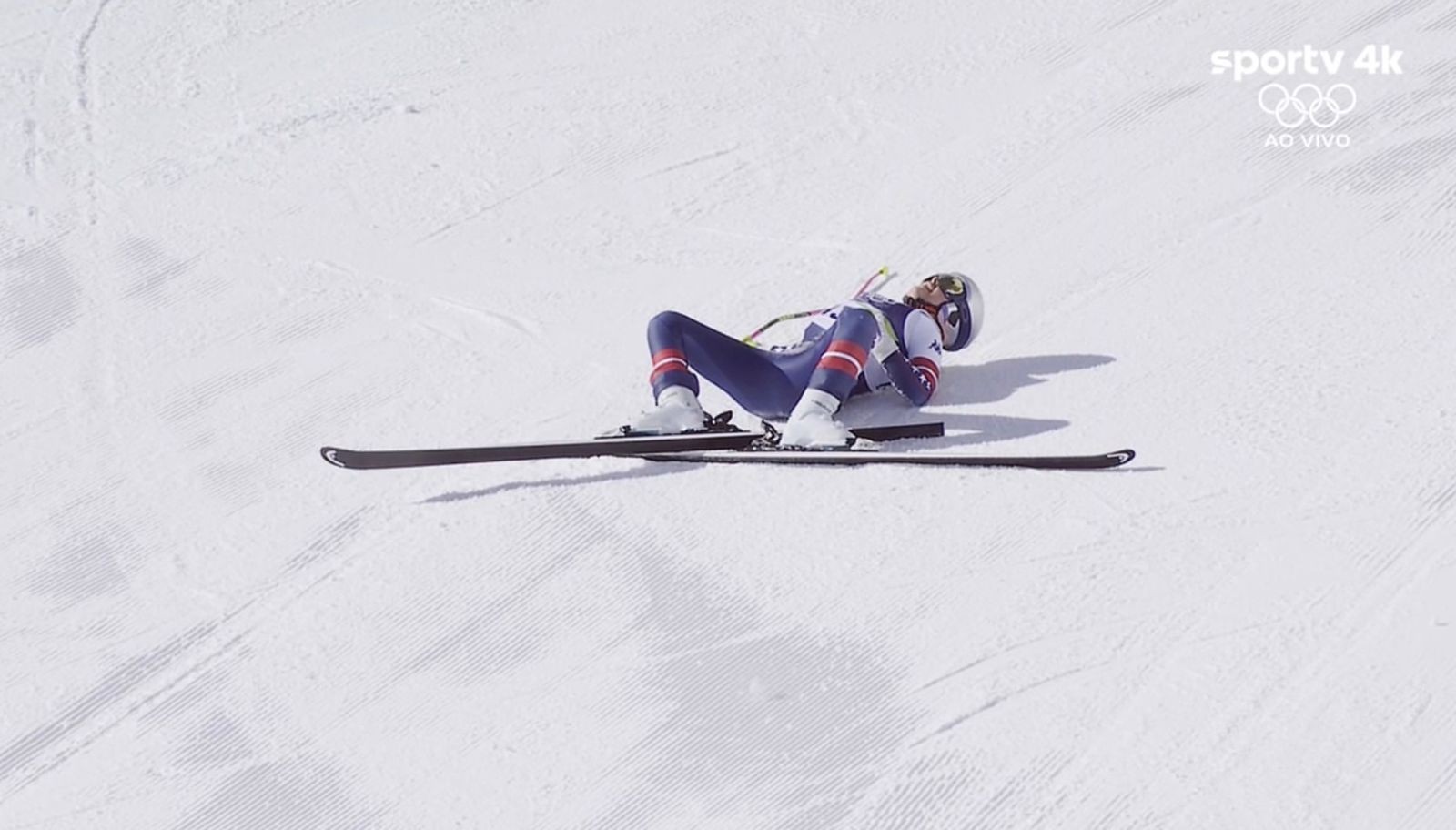 Três meses após acidente nos Jogos Olímpicos de Inverno, Lindsey Vonn reaparece de bengala no Met Gala