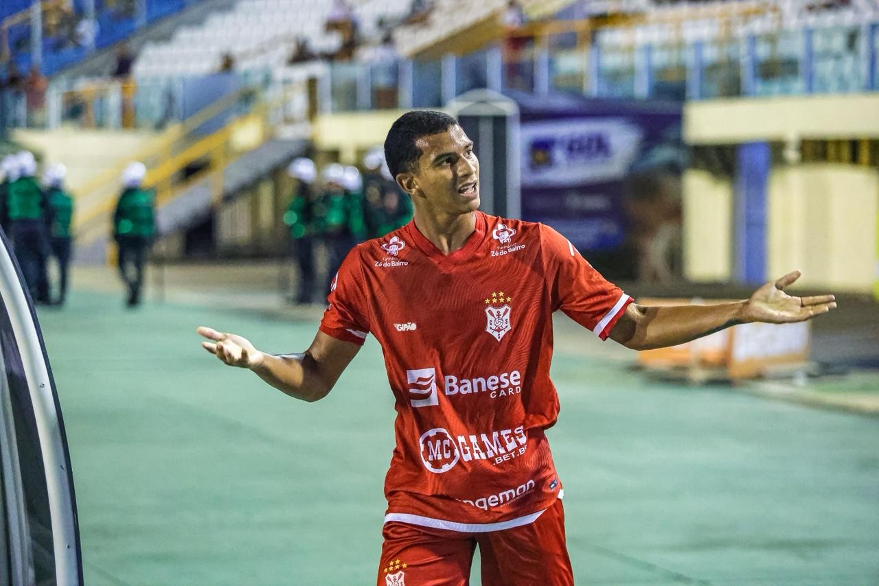 ‘Talismã’ do Sergipe, Betinho explica gol de falta e despista sobre titularidade