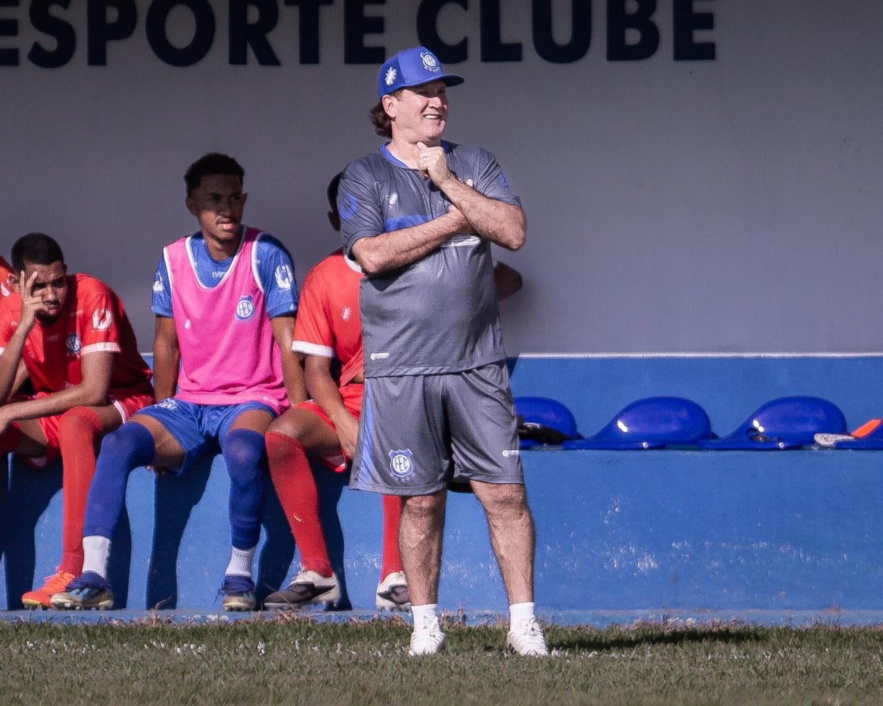Campeão pelo Cruzeiro, Roberto Gaúcho busca reerguer time centenário no interior de Minas