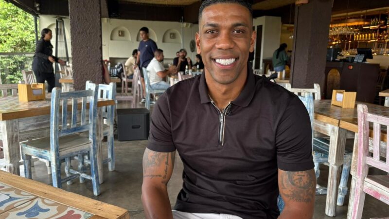 Lembra dele? Berrío vira dono de restaurante em Medellín e tem filha torcedora fanática pelo Flamengo
