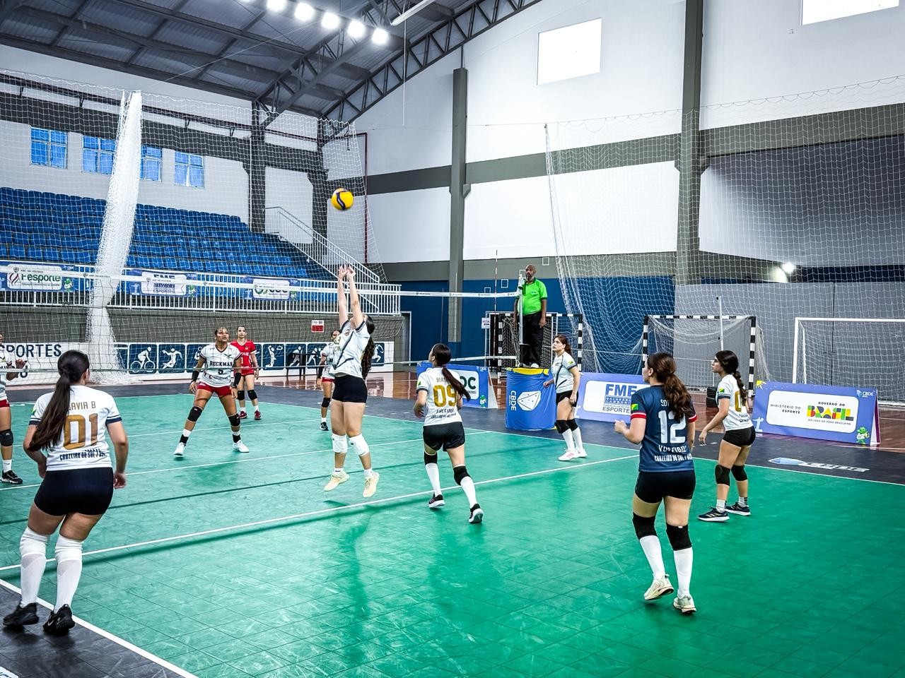 Ainda sem vencer, times acreanos vão disputar semifinais do vôlei na Série Cobre dos JEB’s Sub-18