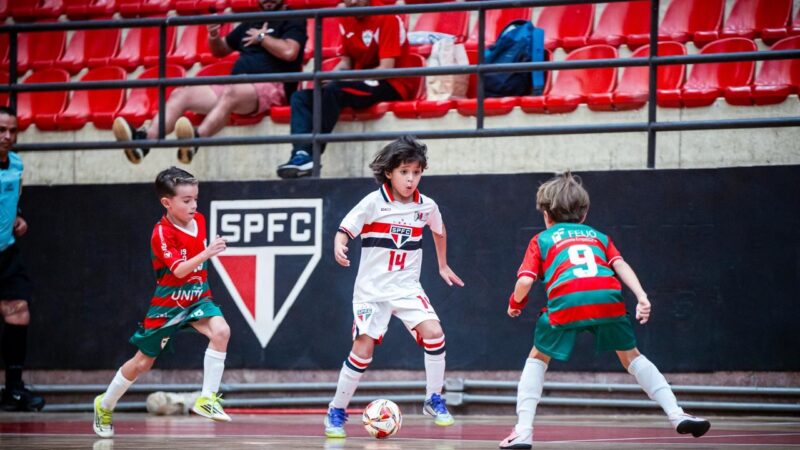 Família Santana segue tradição do avô  e leva alagoano de 8 anos ao futsal do São Paulo