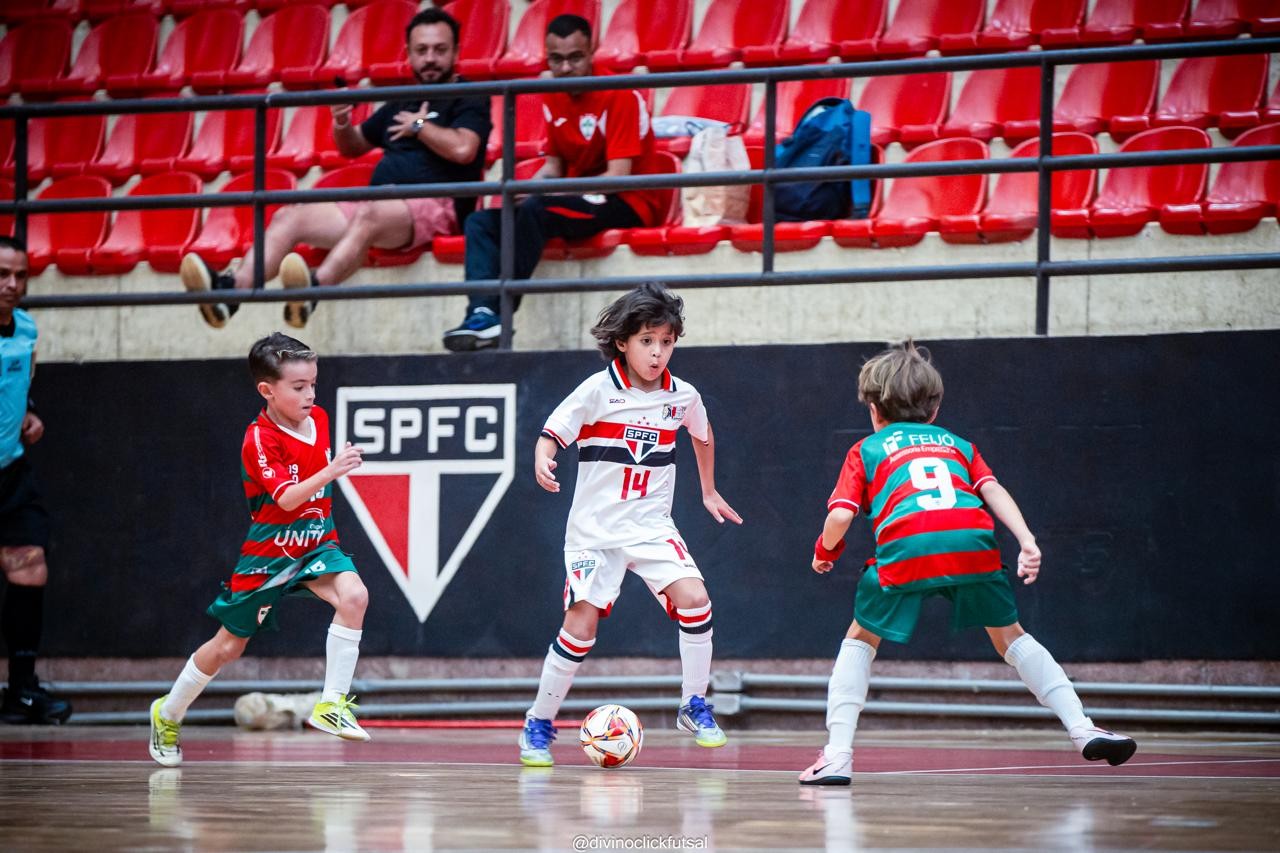 Família Santana segue tradição do avô  e leva alagoano de 8 anos ao futsal do São Paulo