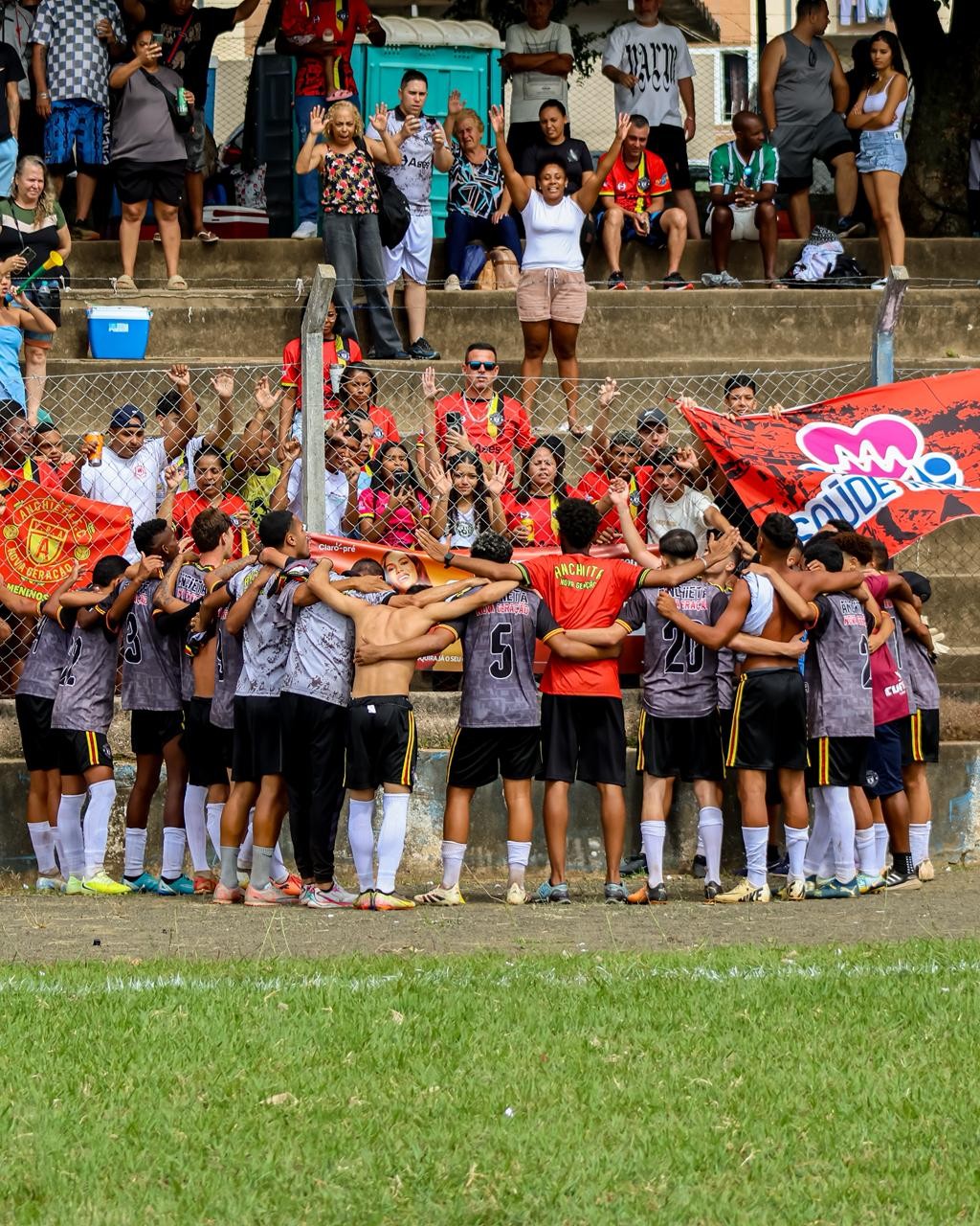 Semis da Taça das Favelas reúnem times 100%, defesas invictas e melhores ataques
