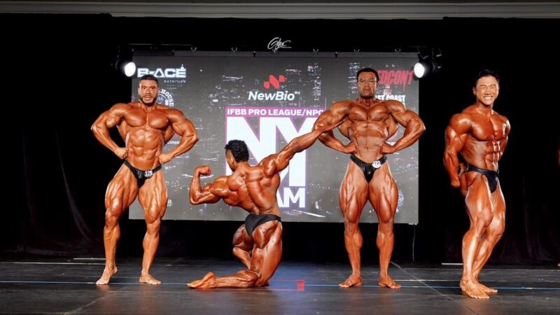 Fisiculturista colombiano inova em pose durante campeonato e repercute nas redes: “Obra de arte”