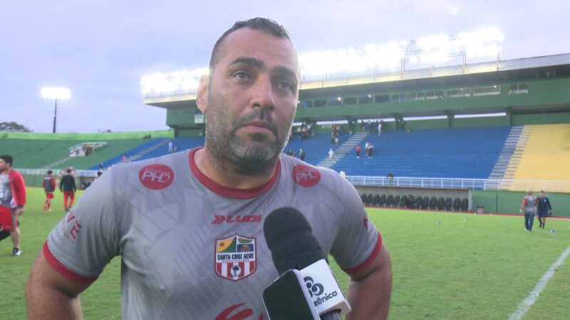 Após classificação sofrida, técnico fala em reforços e exalta: “Muito orgulho por eles”