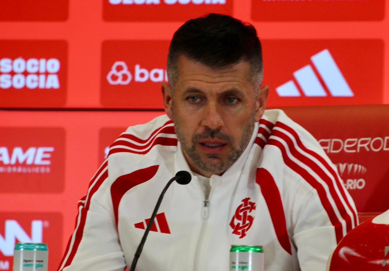 Pezzolano minimiza falha de Rochet, mas faz alerta em vitória do Inter: “Muito a corrigir”