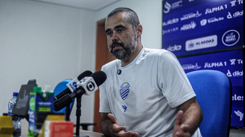 Bonatelli anuncia saída de Lucão, fala em reposição e responde sobre o mercado do CSA