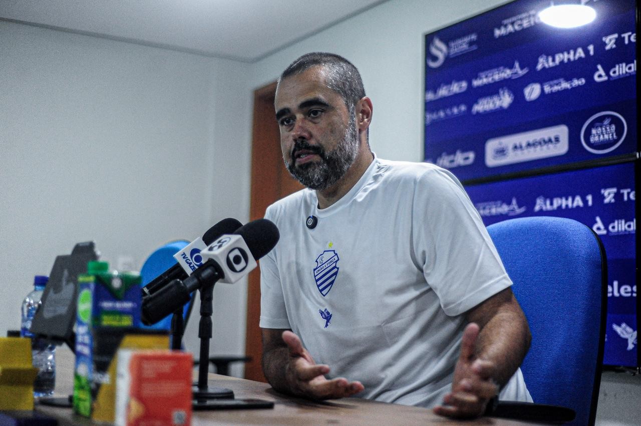 Bonatelli anuncia saída de Lucão, fala em reposição e responde sobre o mercado do CSA