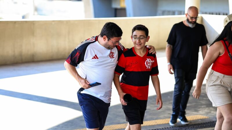 Do cochilo no 7 a 1 à herança de camisas: como a Copa do Mundo tornou pai e filho inseparáveis