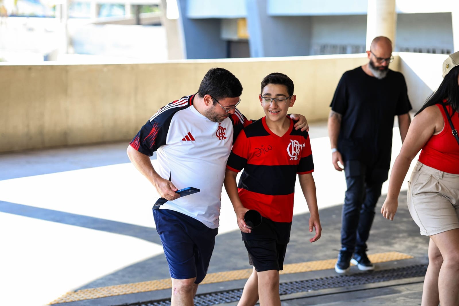 Do cochilo no 7 a 1 à herança de camisas: como a Copa do Mundo tornou pai e filho inseparáveis