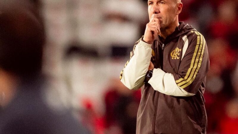 Jardim vê Flamengo melhor que o Athletico-PR no 2º tempo e defende Rossi de falhas: “Episódios isolados”