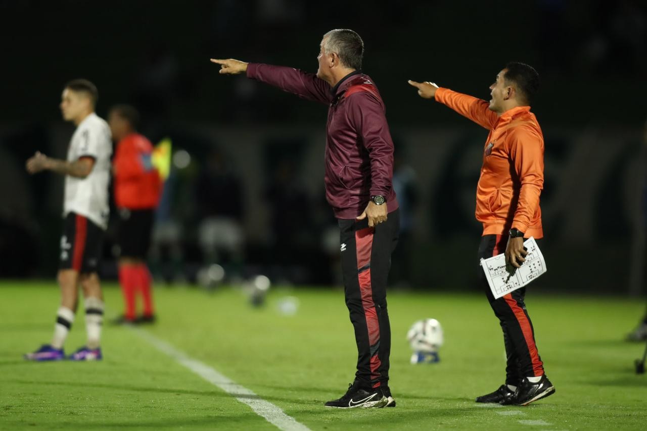 Mazola exalta efetividade do Ituano na vitória contra o Guarani: “Nos coloca acima da régua”