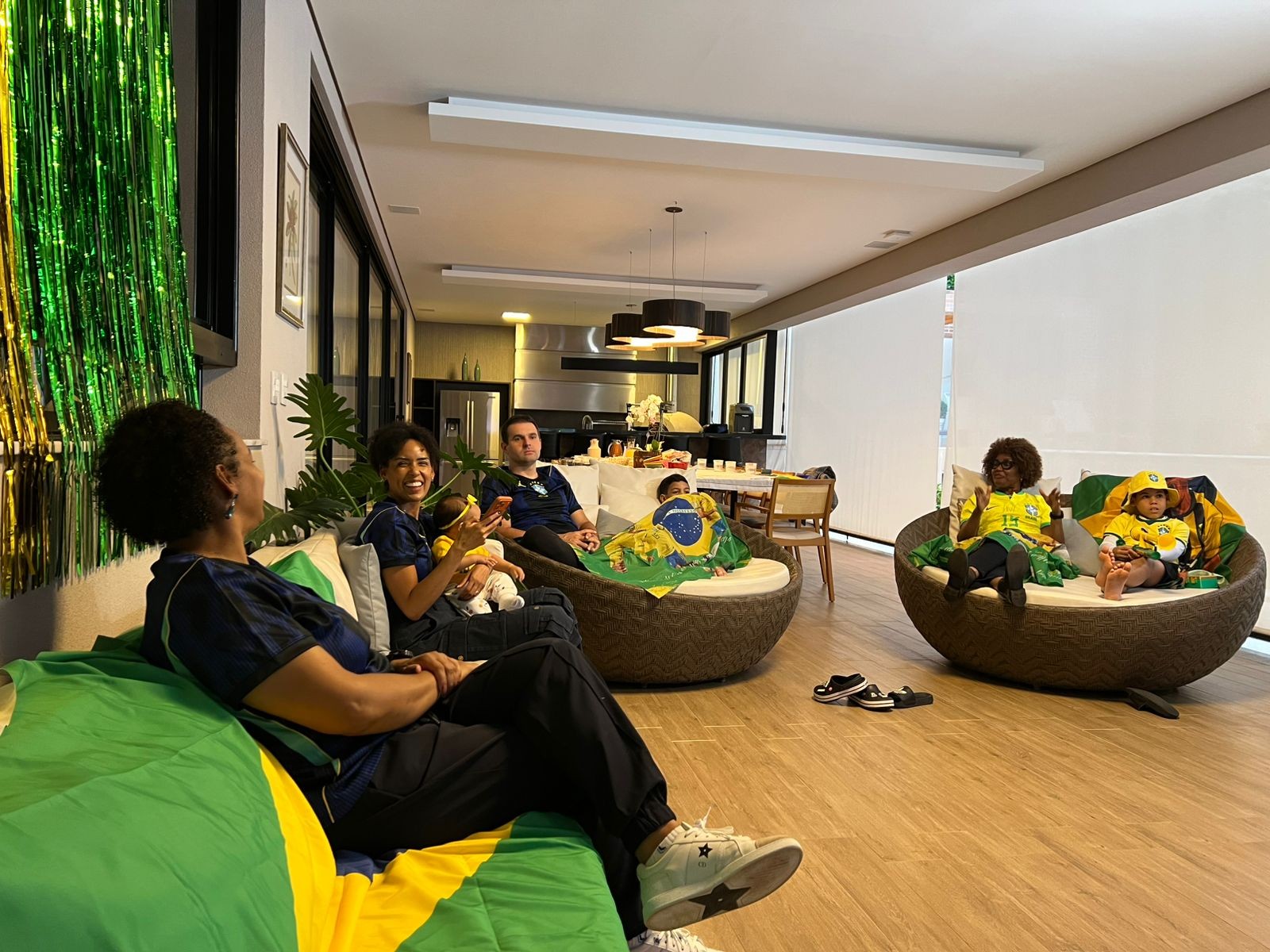 Família de Fabinho celebra convocação para Copa; veja o vídeo