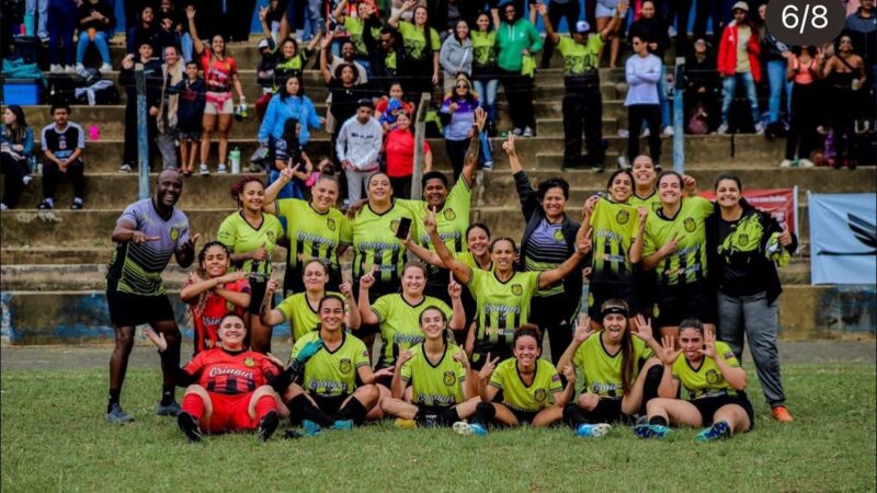 Filha de ex-Corinthians e Ponte cria time com antigas companheiras e vai à final da Taça das Favelas
