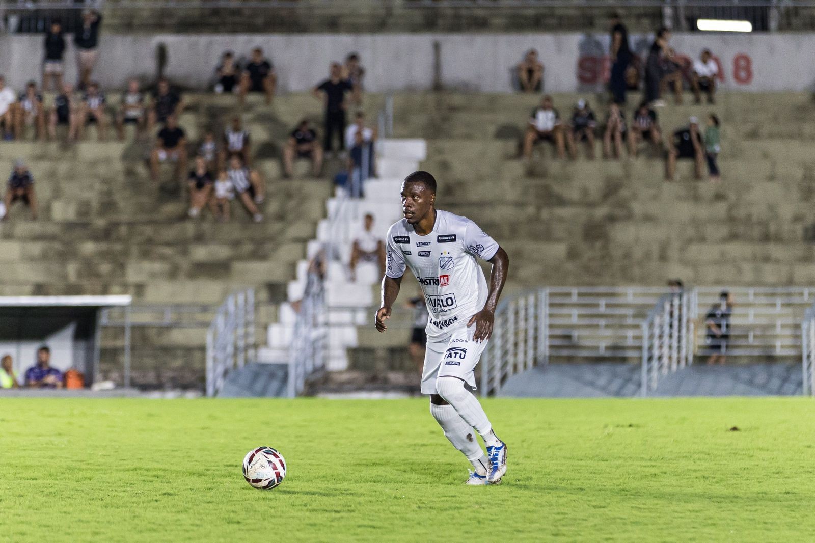 Frazan celebra vitória da Inter e projeta sequência em casa na Série C: “Atingir coisas maiores”