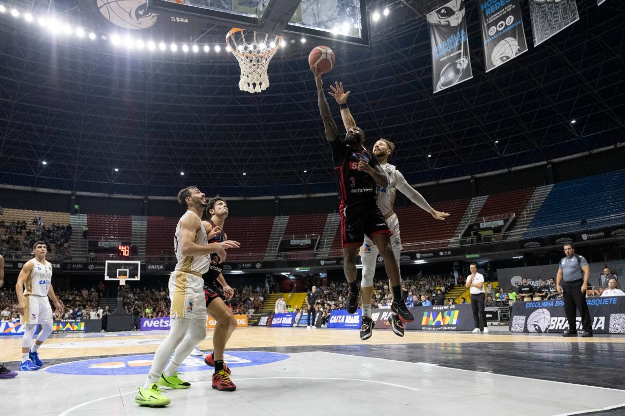 Brasília x Franca no jogo 3 da semifinal do NBB: onde assistir ao vivo e horário