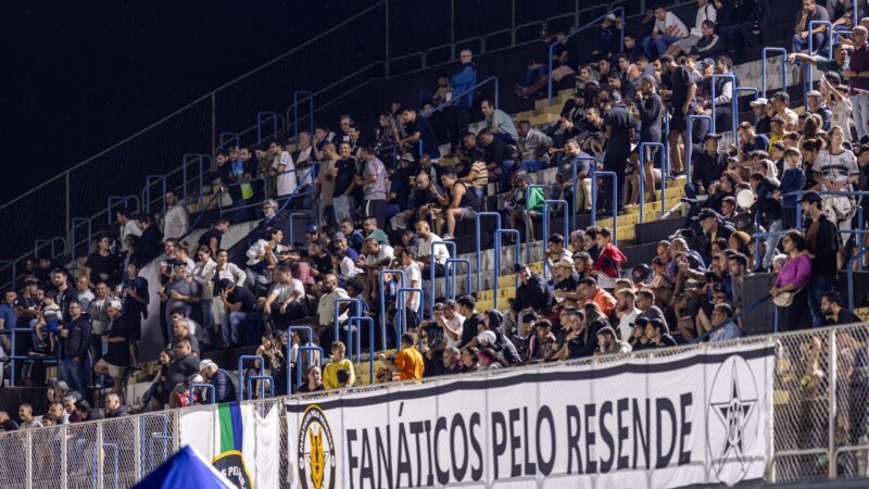 Resende vive noite marcante de aproximação com torcida e vitória expressiva na Série A2 do Carioca