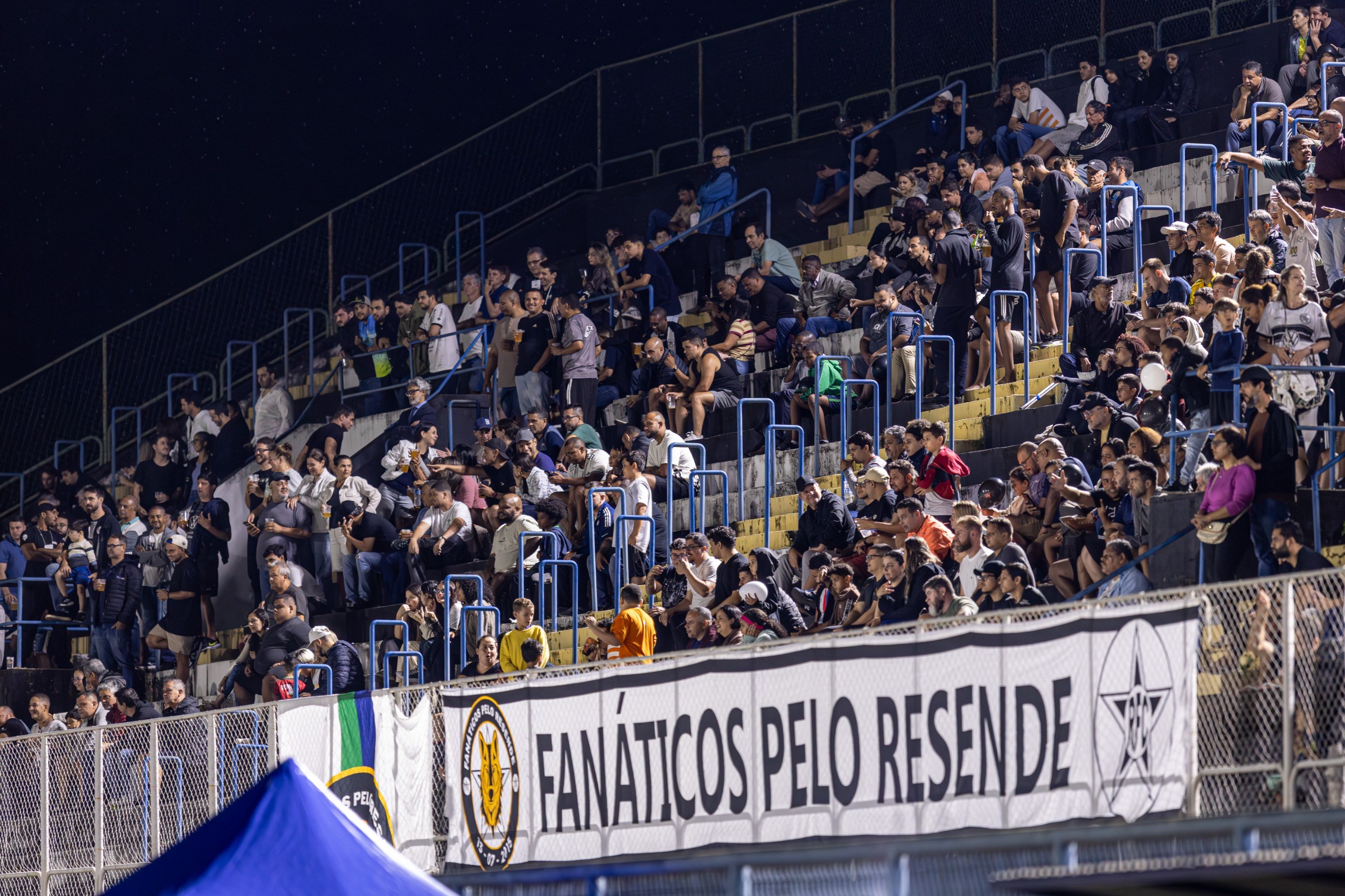 Resende vive noite marcante de aproximação com torcida e vitória expressiva na Série A2 do Carioca