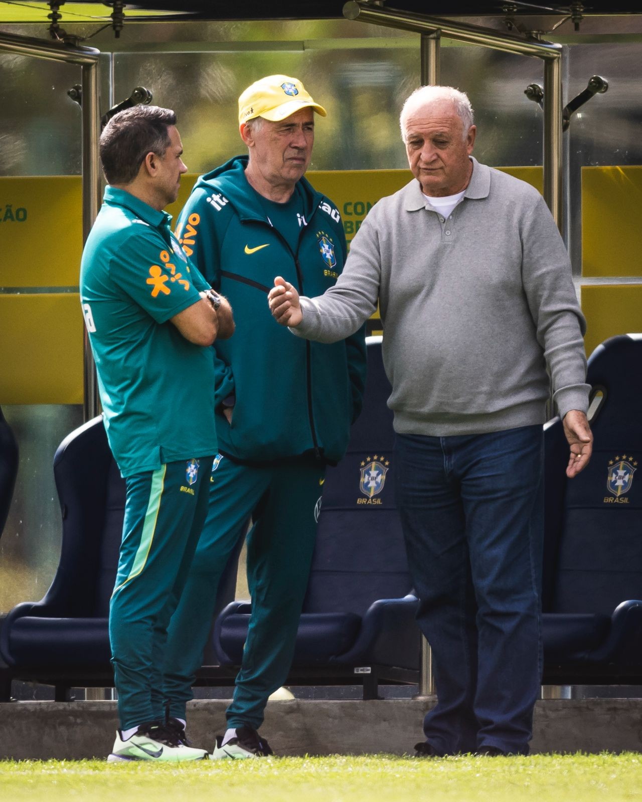 Ancelotti não dá indícios de time para jogo com o Panamá em treino com a visita de Felipão