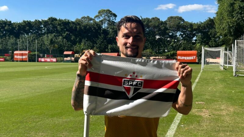 Artur assume liderança no São Paulo, cobra identidade do time e faz planos: “Ficar por muito tempo”