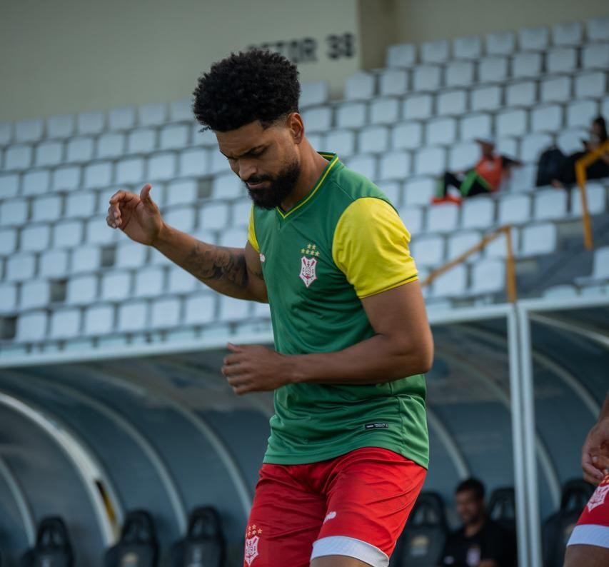 Após chances na estreia, Thiago Santos sonha com titularidade no Sergipe