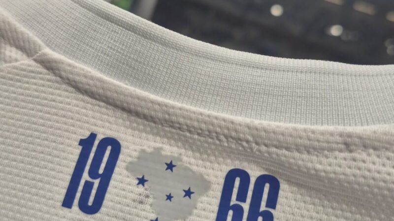 Cruzeiro lança novo uniforme durante comemoração de vaga às oitavas da Libertadores; veja fotos