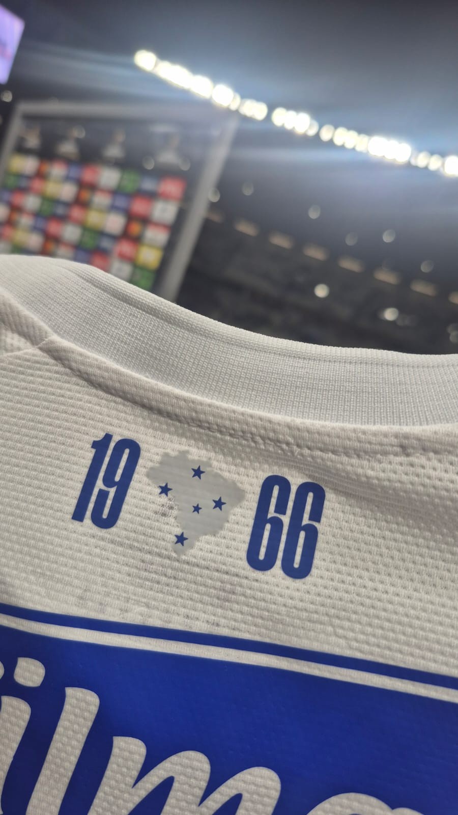 Cruzeiro lança novo uniforme durante comemoração de vaga às oitavas da Libertadores; veja fotos