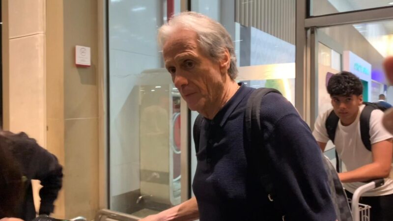 Jorge Jesus chega ao Rio para férias e vai a jogo do Flamengo contra o Coritiba no Maracanã