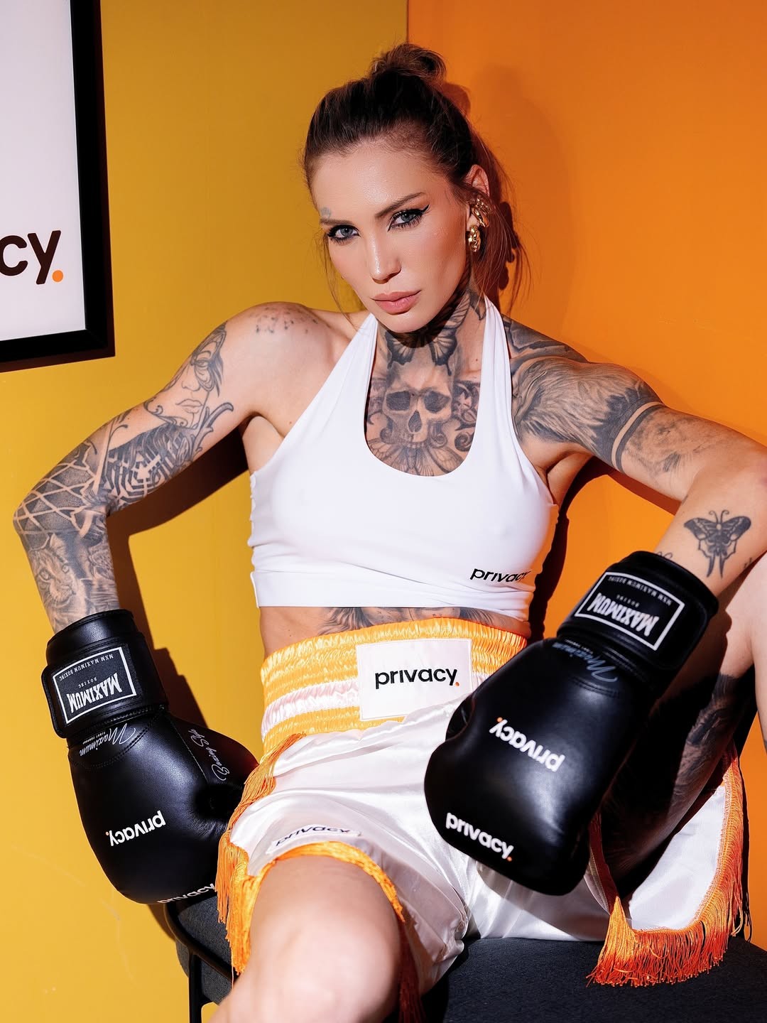 Fisiculturista e produtora de conteúdo adulto encara intensivão para estreia no boxe: “Novo desafio”